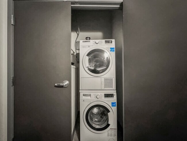 Building Photo - 500 S Ervay St