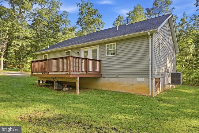 Building Photo - 101 Brier Rabbit Ct