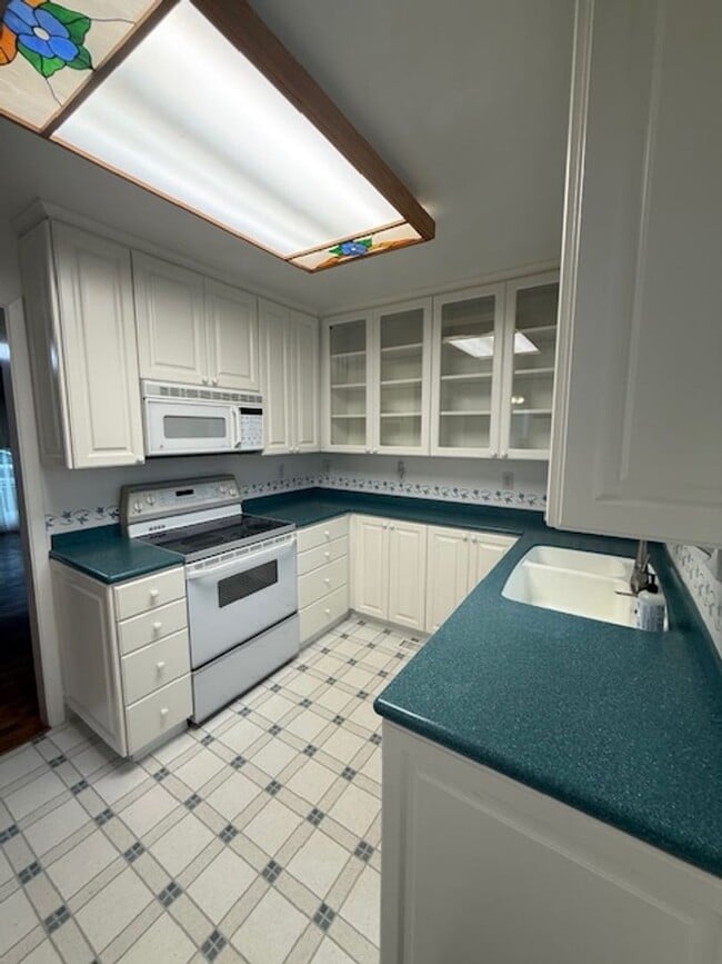 Building Photo - 6 Month Lease 2 Bedroom 2 Bath Newberg OR 97132