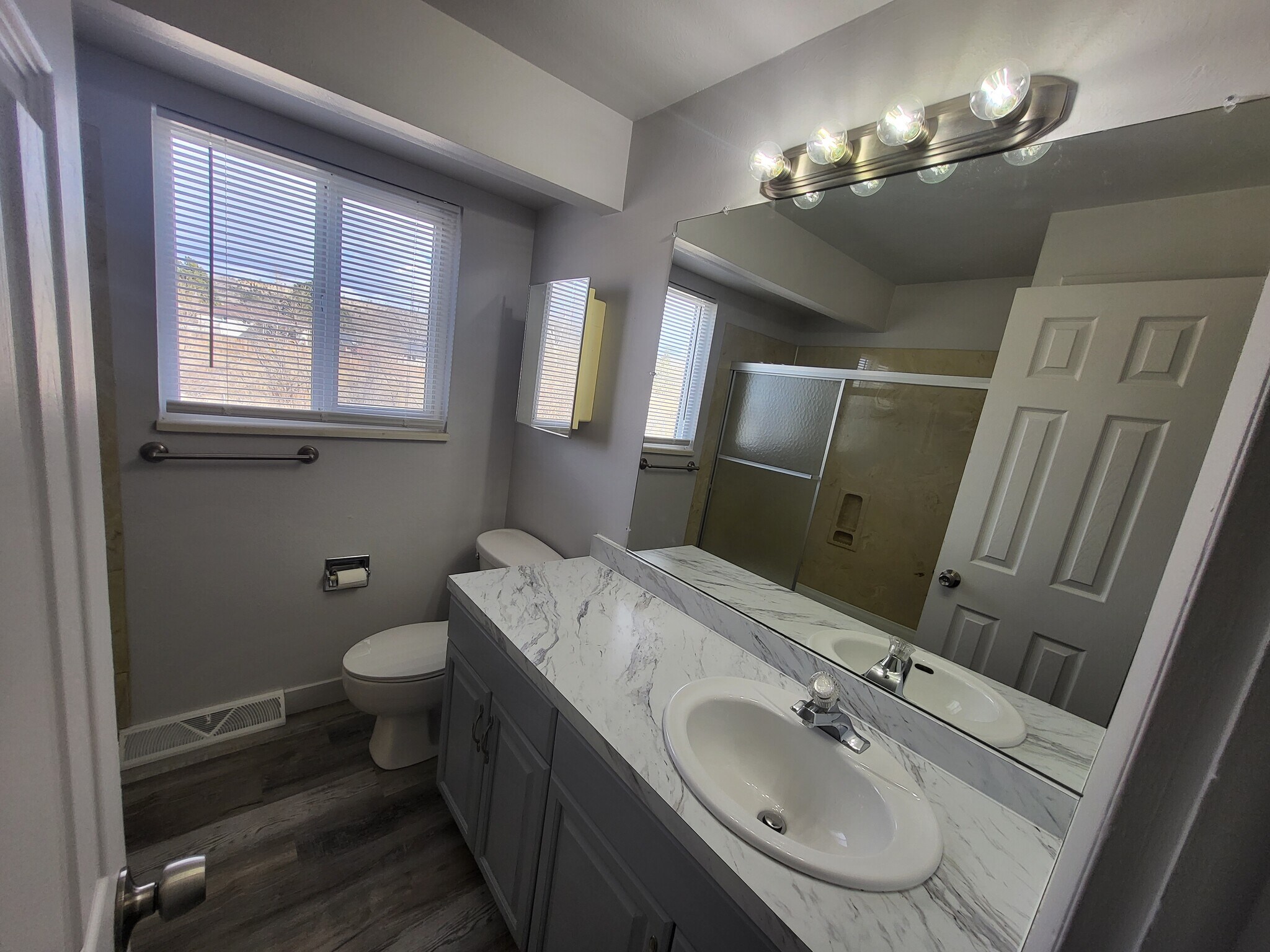 Bathroom - 1405 Tappan Cir