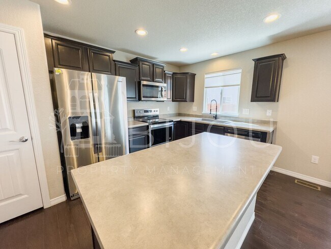 Building Photo - 10881 Aliso Dr