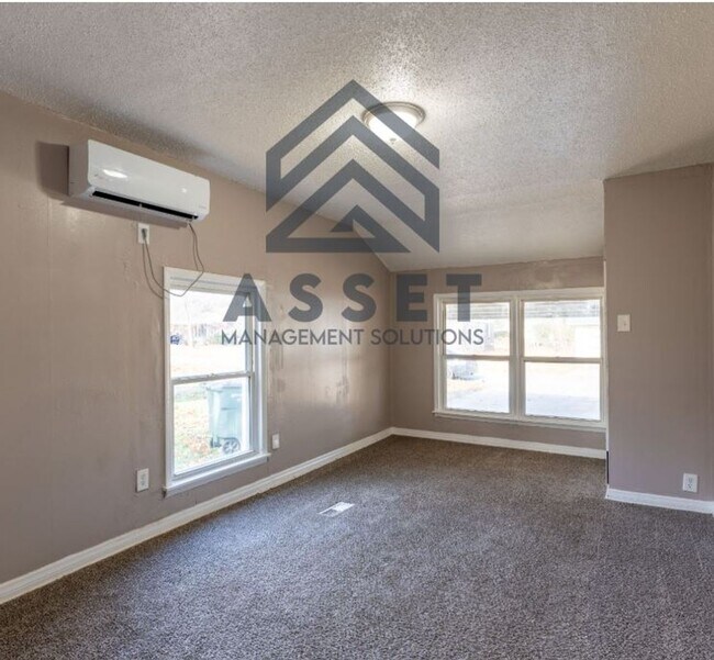 Building Photo - 4-Bed Home Available for Lease & Rent to Own!