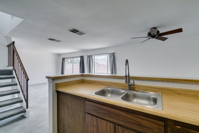 Building Photo - Double Primary Townhome with Spacious Backyard in 89115!