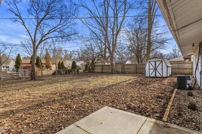 Building Photo - 1710 Crescent Dr