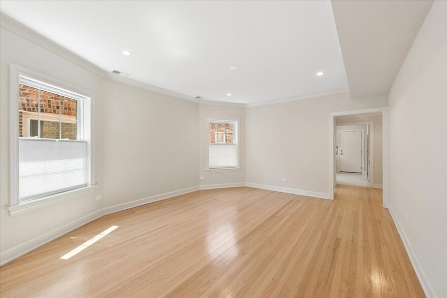 Dining Room - 5028 N Mozart St