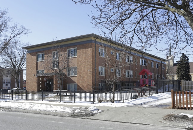 Building Photo - Zoom House