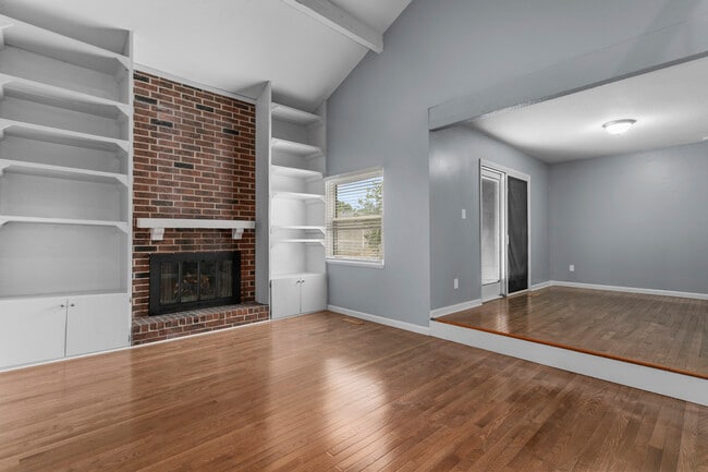 Building Photo - 561 NW Valleybrook Rd
