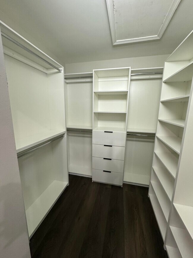 Building Photo - 10366 Buena Ventura Dr