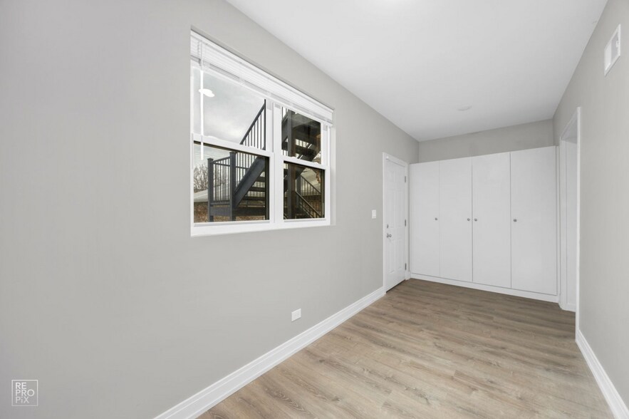 Building Photo - 3251 W Carroll Ave