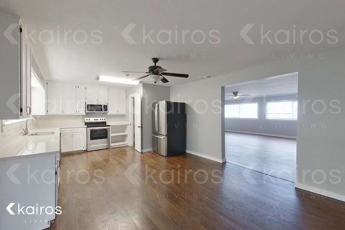 Building Photo - 4417 Brown Ave.