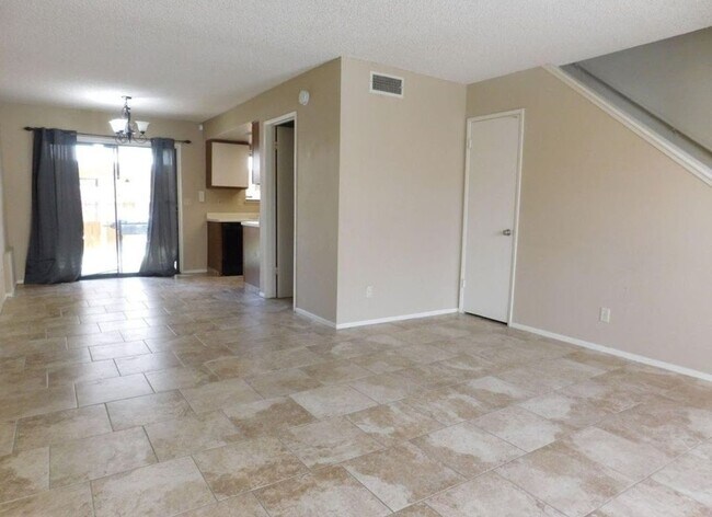 Building Photo - Place 616 W Graaf Ave