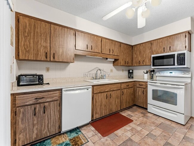 Building Photo - 8305 Sand Wedge Cir