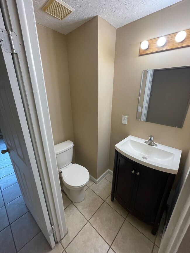 Building Photo - 5683 Crestview Dr