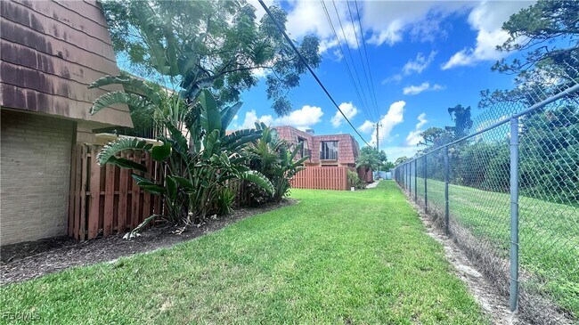 Building Photo - 1715 Park Meadows Dr
