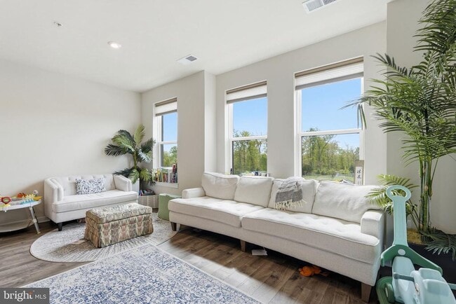 Building Photo - 20354 Newfoundland Sq