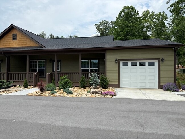 Building Photo - 124 Happy Family Rd