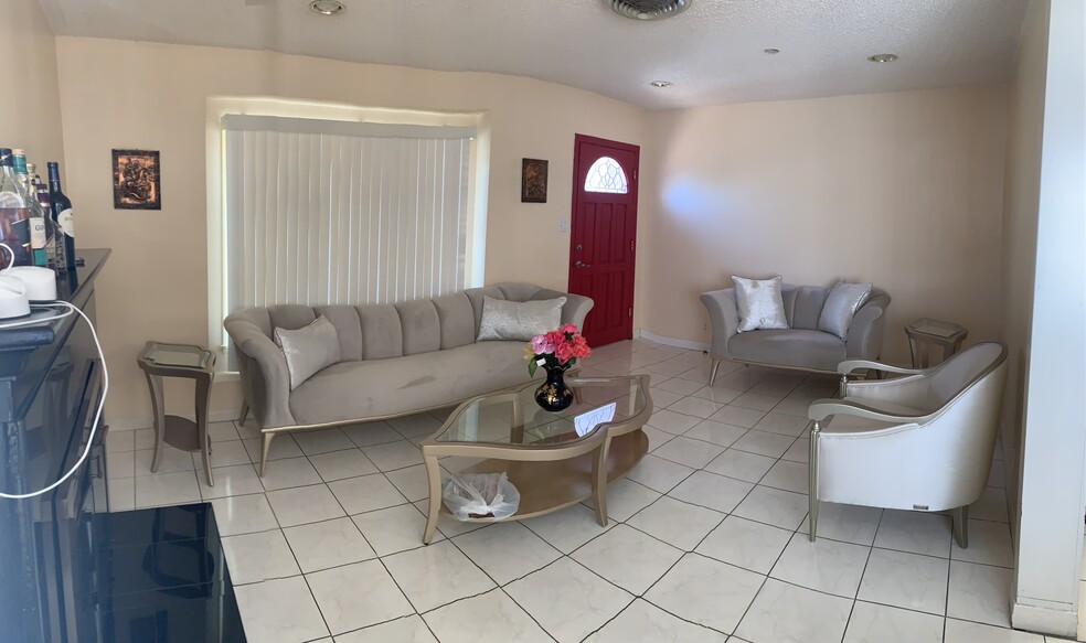 Building Photo - 8136 Bellingham Ave