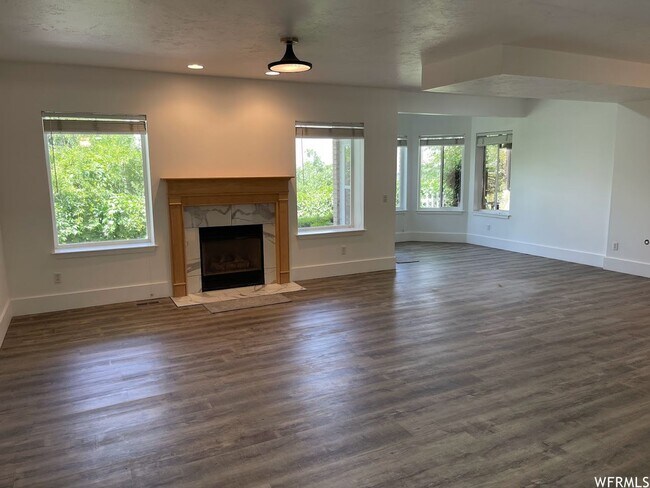 Building Photo - 4100 Sqft Gorgeous Home with Amazing Temple and Valley Views