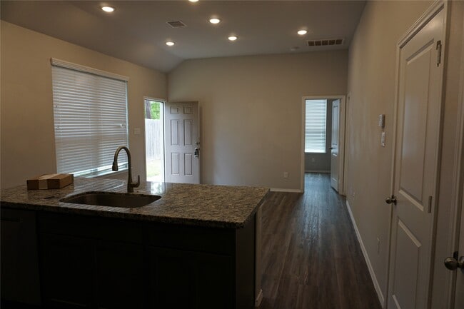 Building Photo - 10197 Barberry St