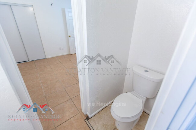 Building Photo - 1136 E Yucca St