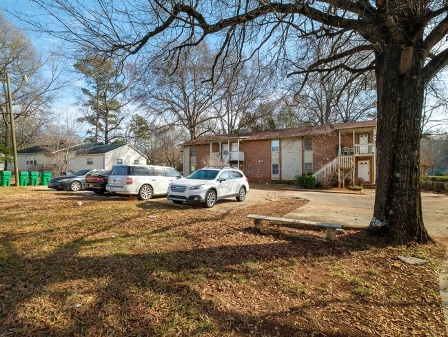 Building Photo - 2609 Eastway Dr