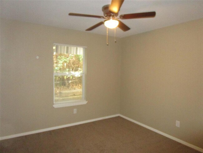 Building Photo - 618 Londonderry Ln