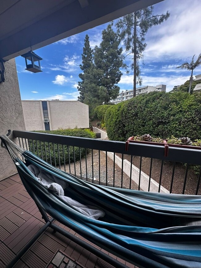 Building Photo - Beautiful, Charming 2-story townhome 2 bedroom and 1.5 bath located on the cusp of Clairemont and...