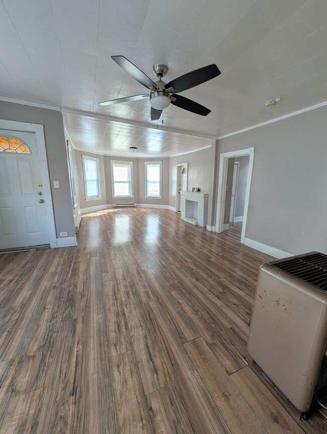 Building Photo - 630 Main St