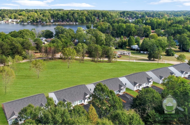 Building Photo - 107 Lyman Lodge Rd