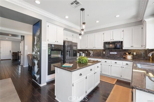 Building Photo - 6031 Medinah St