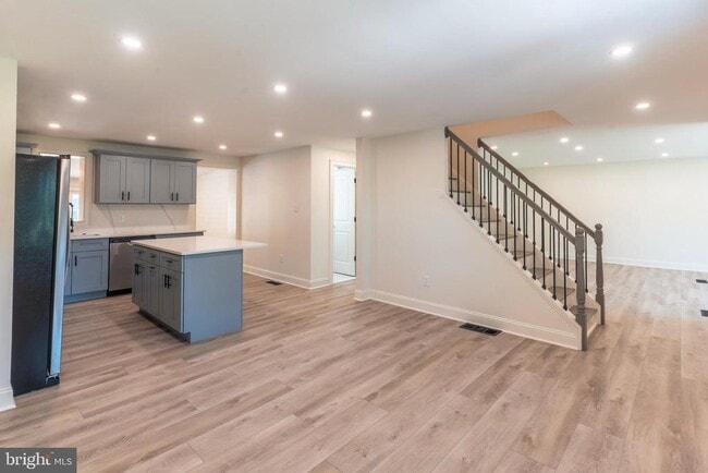 Building Photo - 248 Penncrest Dr