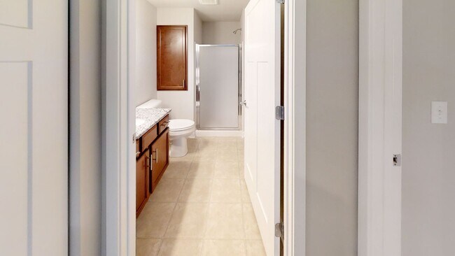 Building Photo - Condo Style Upper 2 Bedroom 2 Bathroom Apartment is Available