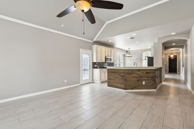Building Photo - Elegant Living in Fountain Ridge – A Seren...