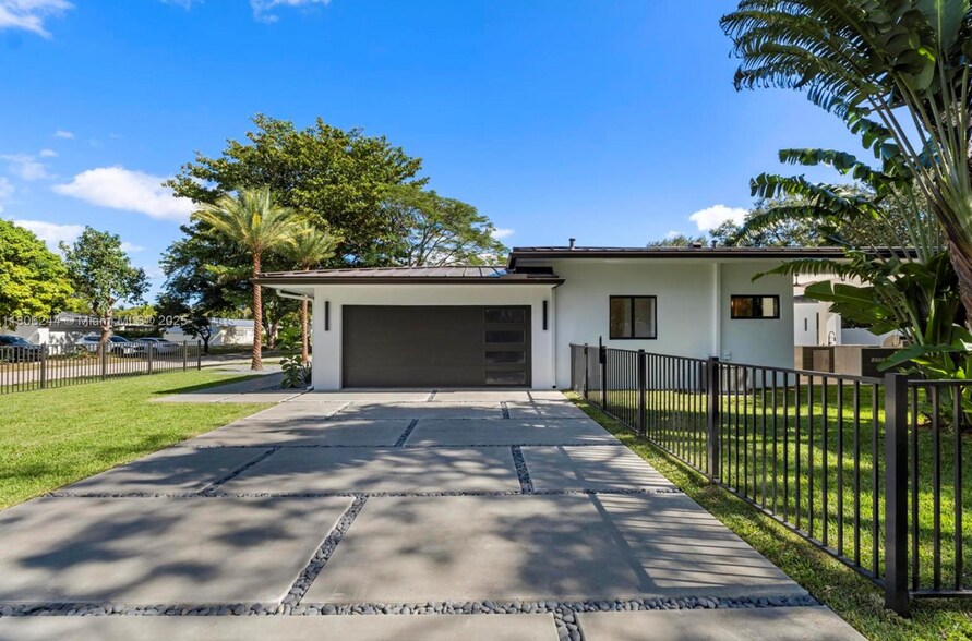 Building Photo - 7530 SW 134th St