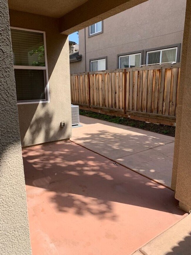 Building Photo - Two Story Home Across the Street from a Beautiful Park