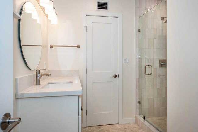 Building Photo - Beautifully Remodeled Mesa home with Ocean...
