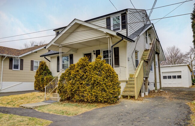 Building Photo - 903 Loney St