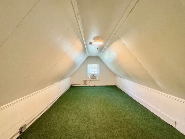 Building Photo - WATER & SEWER INCLUDED!!