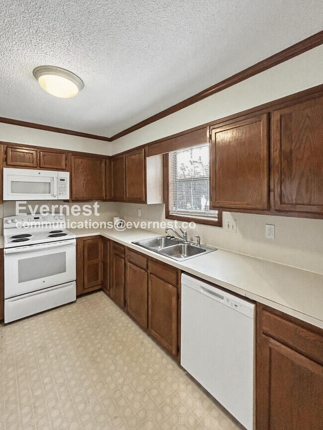 Building Photo - Spacious Condo with 2 bed / 2 bath / Pet Friendly / Available Now!