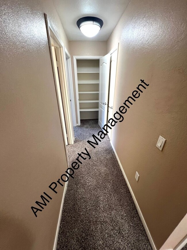 Building Photo - 1/2 OFF 1ST MONTH"S RENT!! MOVE IN BY DECE...