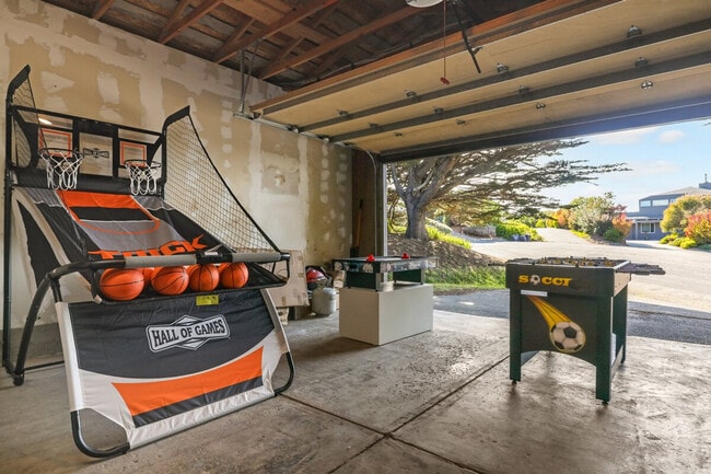 Building Photo - 112 Duck Ct