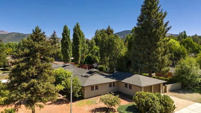 Building Photo - Reburbished 3bd/2ba, 2,275 sq ft home in C...