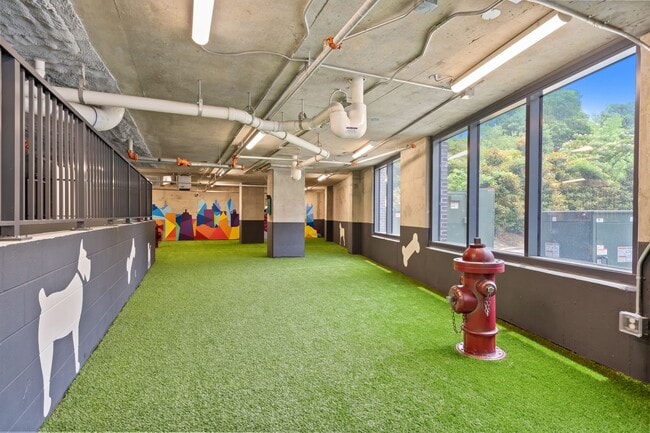 Building Photo - Premier Penthouse Suite at Seven 88 West Midtown-