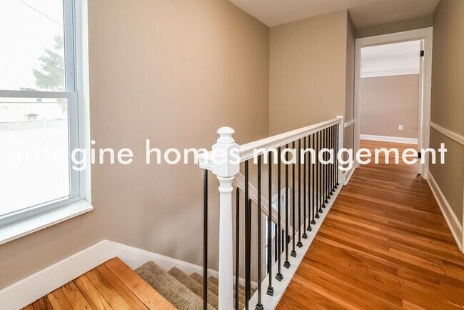 Building Photo - Remodeled Home in Solon. Pets Welcome!