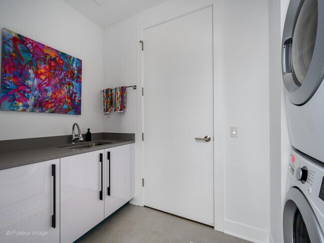 Building Photo - 403 N Wabash Ave