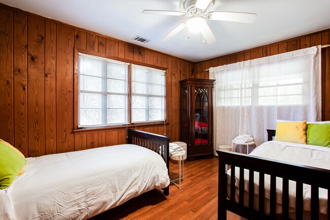 Building Photo - 4061 Lower Roswell Rd