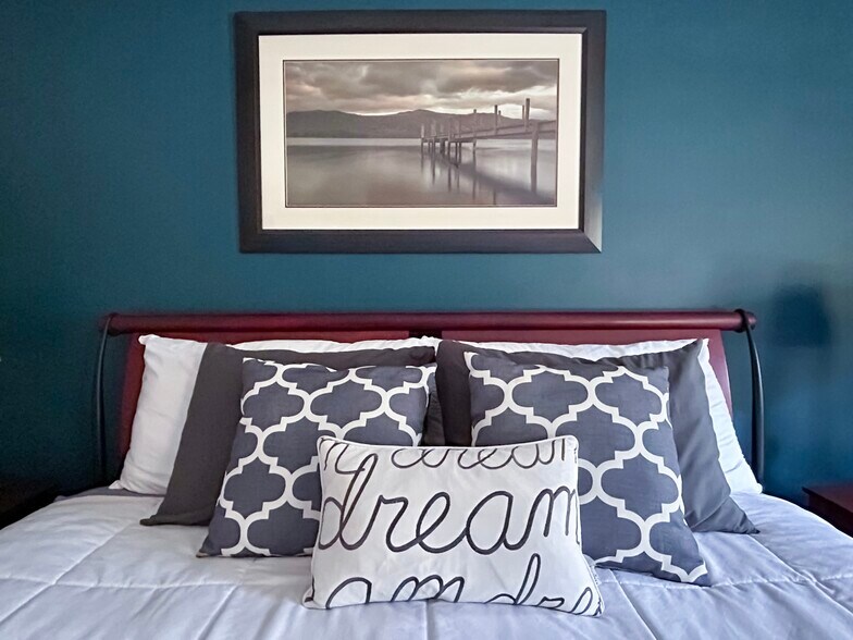 Master bedroom with California King - 278 Harrison St