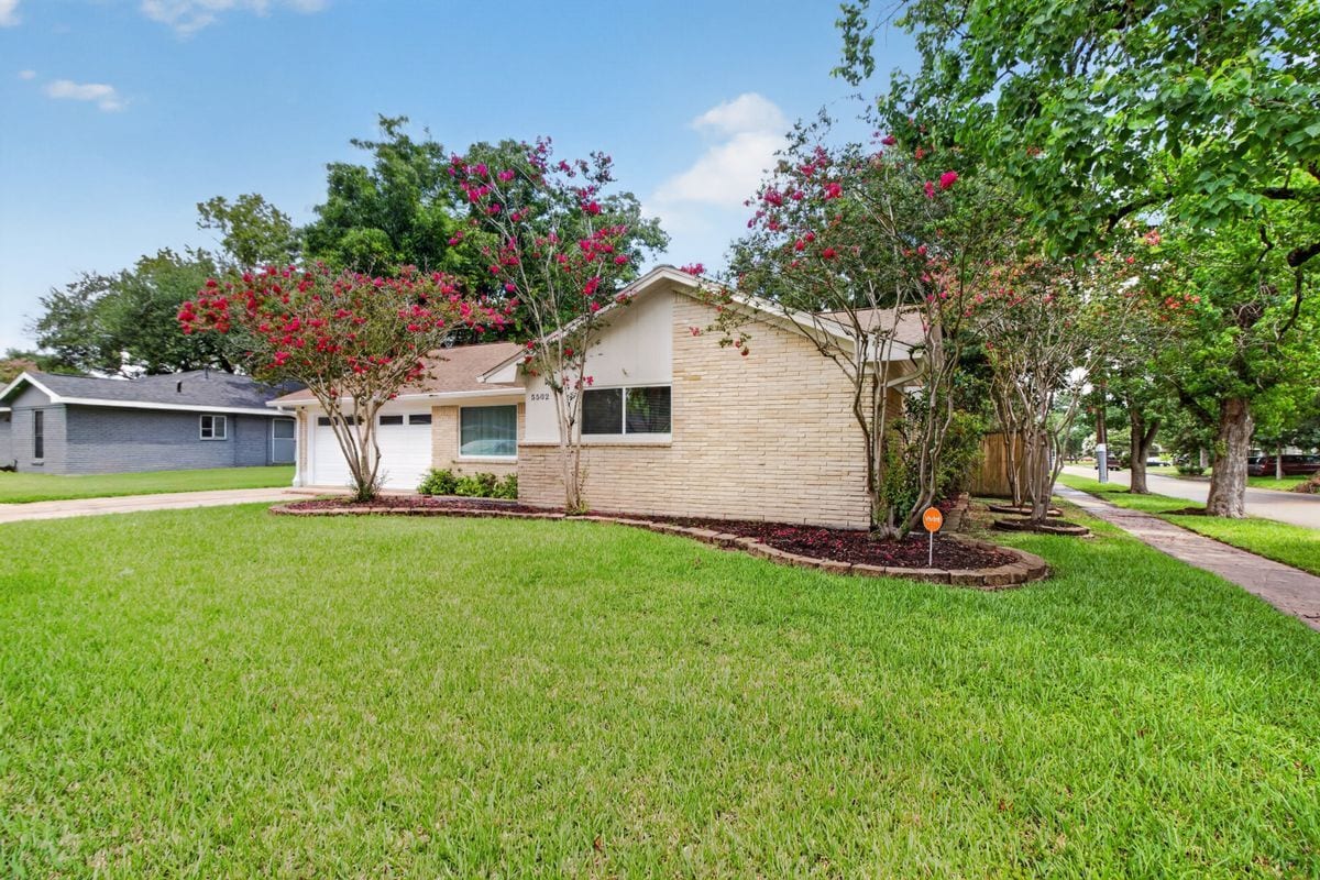Building Photo - 5502 Effingham Dr