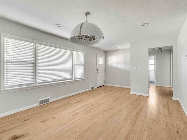 Building Photo - 1222 Westlawn Dr