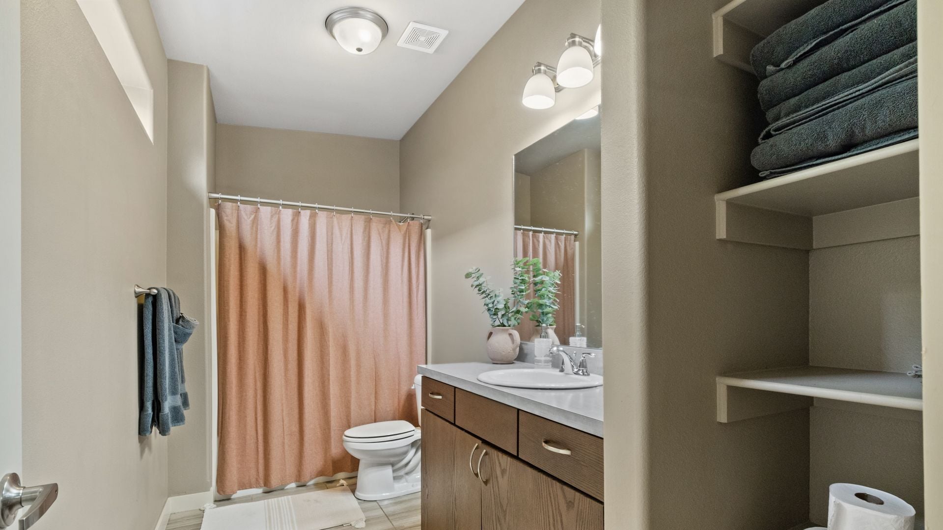 Building Photo - 719 N Oakland Ave